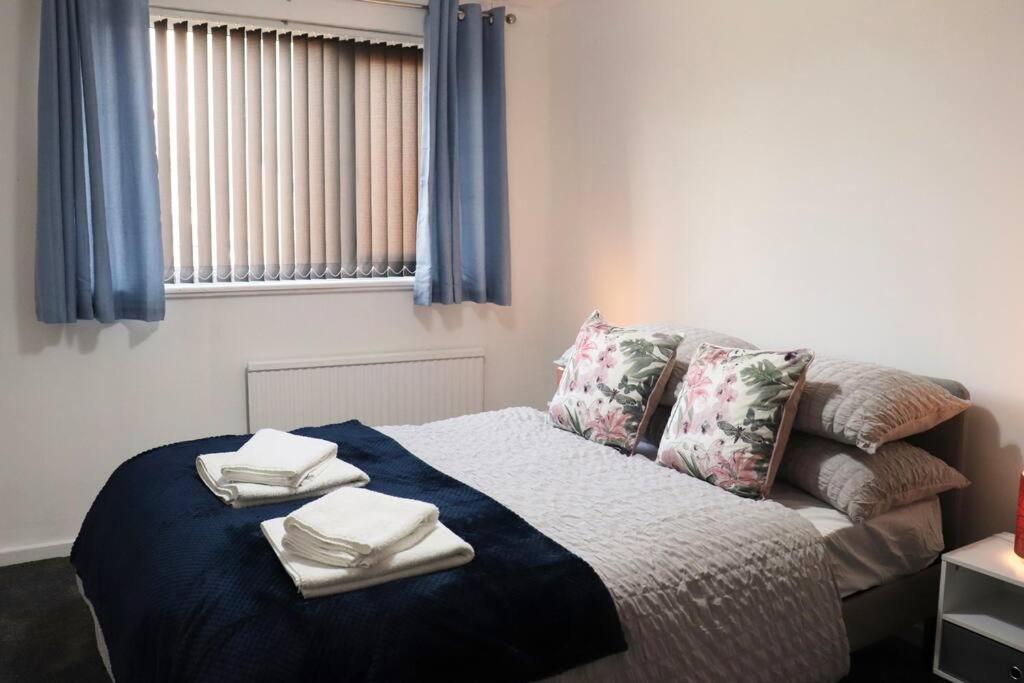 Lovely Staycation With Family Free Parking & Wifi Leeds  Exterior photo