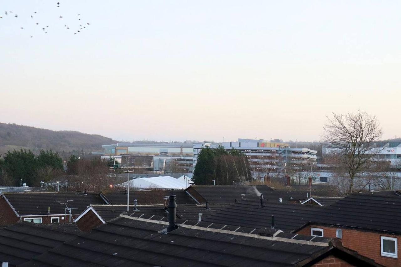 Lovely Staycation With Family Free Parking & Wifi Leeds  Exterior photo